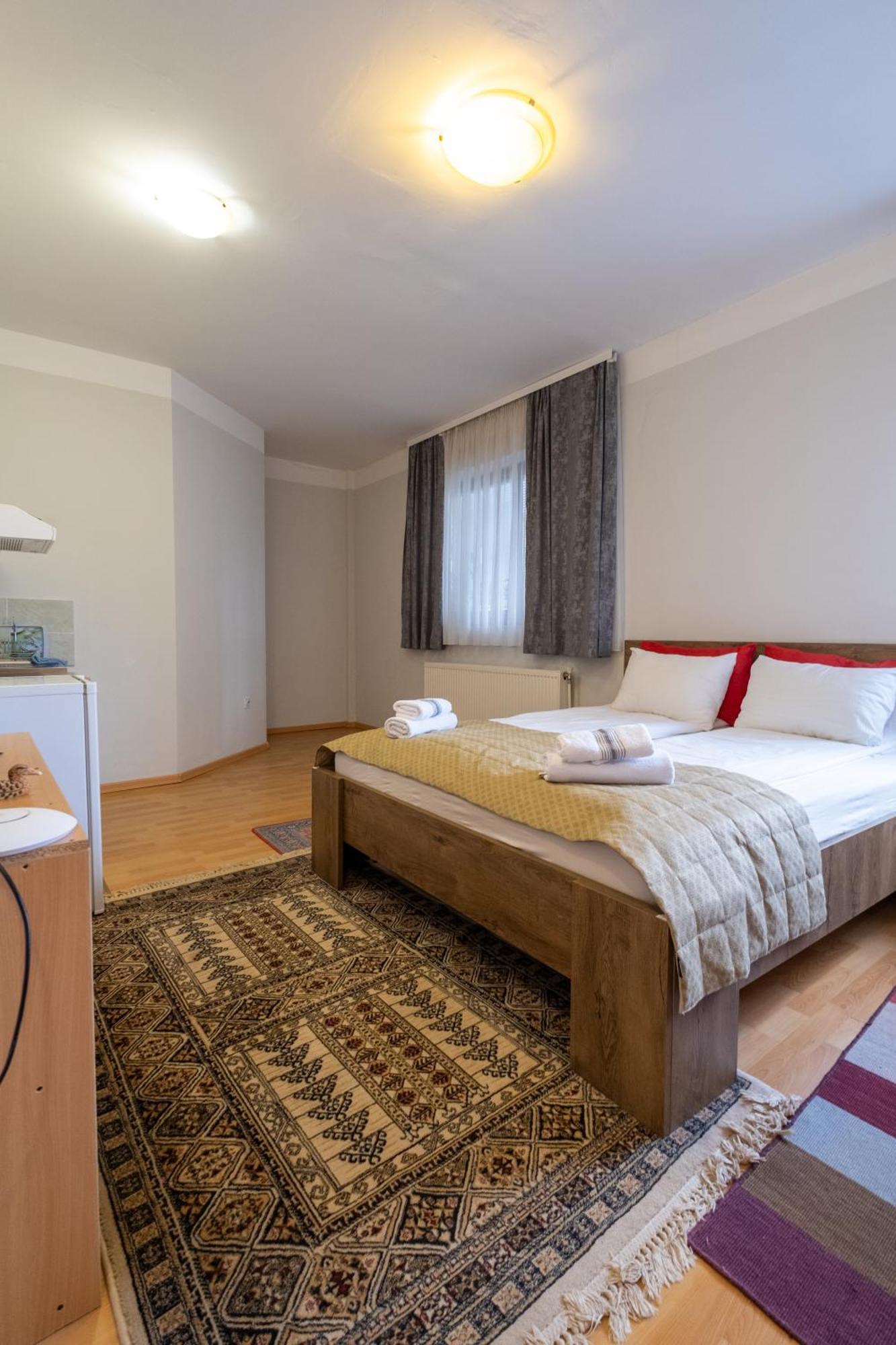 Guesthouse Rose Сараево Экстерьер фото