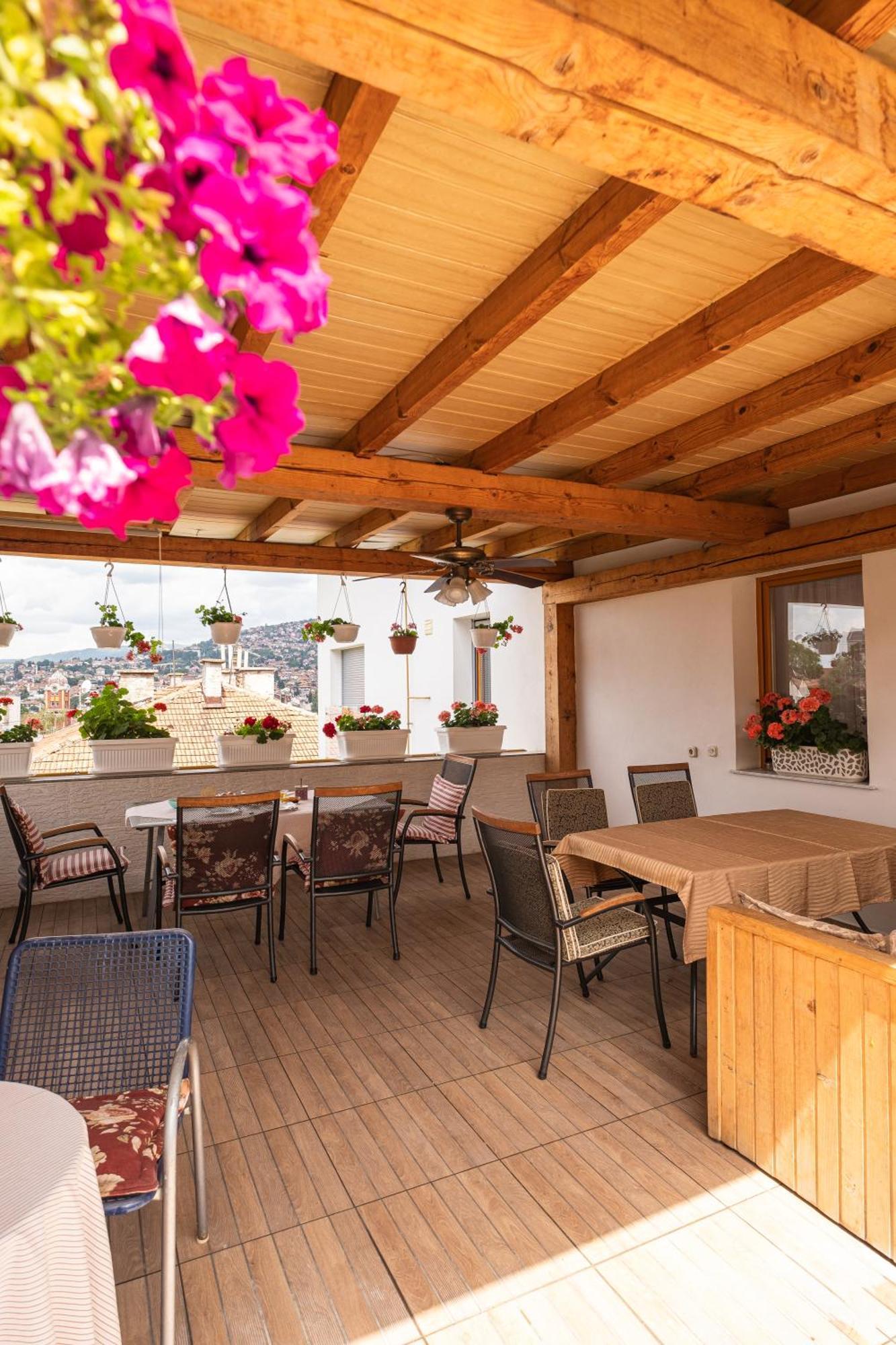 Guesthouse Rose Сараево Экстерьер фото