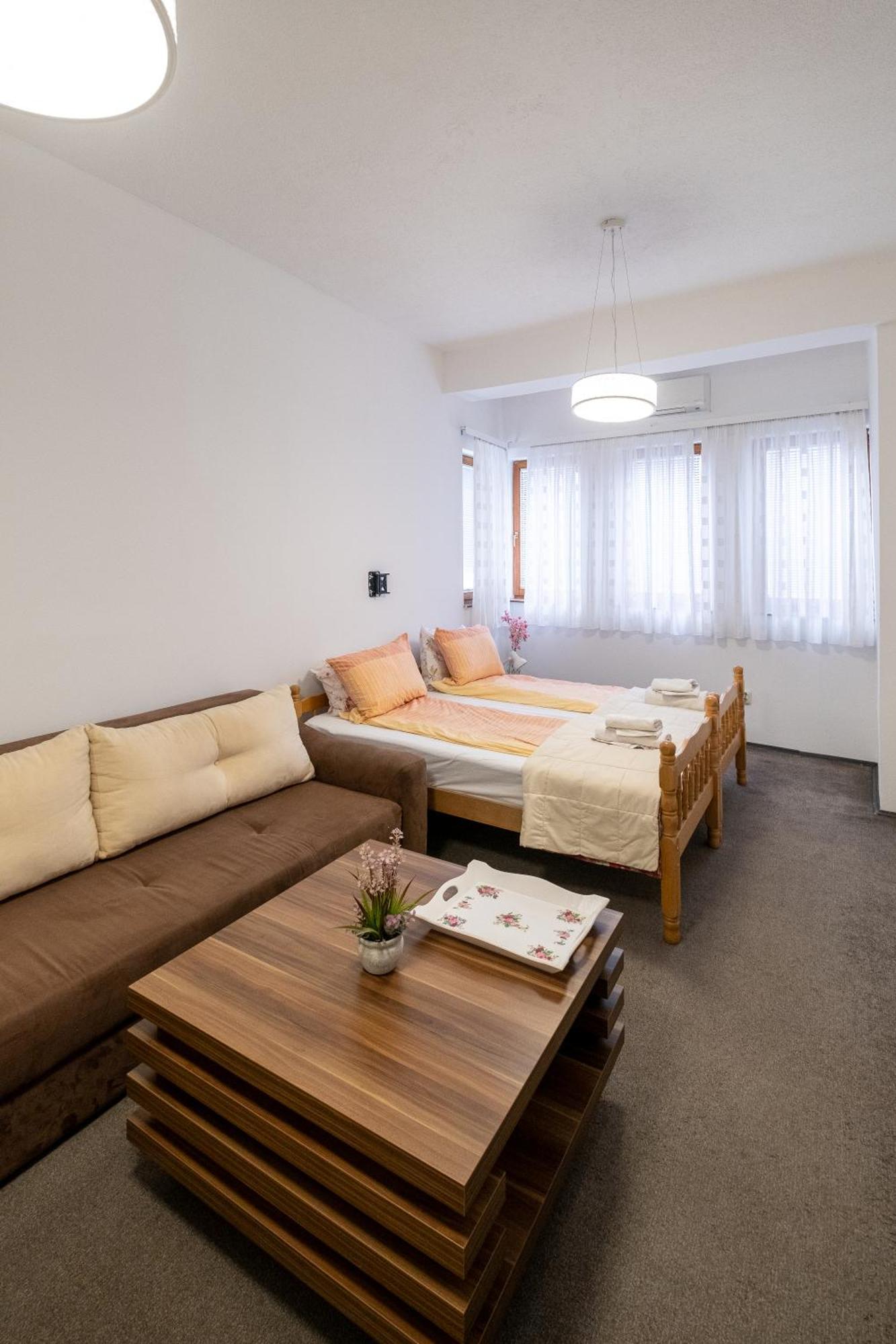 Guesthouse Rose Сараево Экстерьер фото
